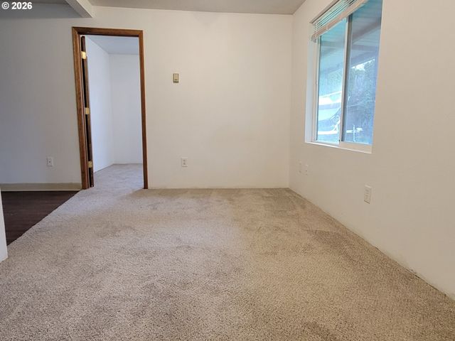 5717 Ne SUMNER St, Portland, OR 97218