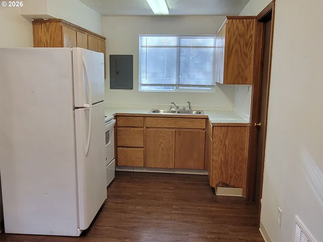 5717 Ne SUMNER St, Portland, OR 97218