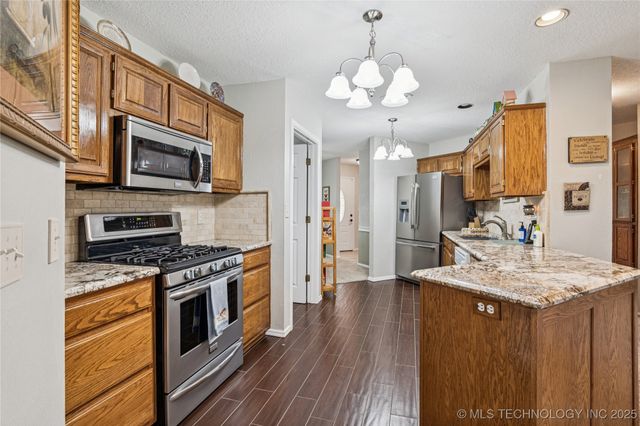 3334 Fairway Street, Claremore, OK 74019