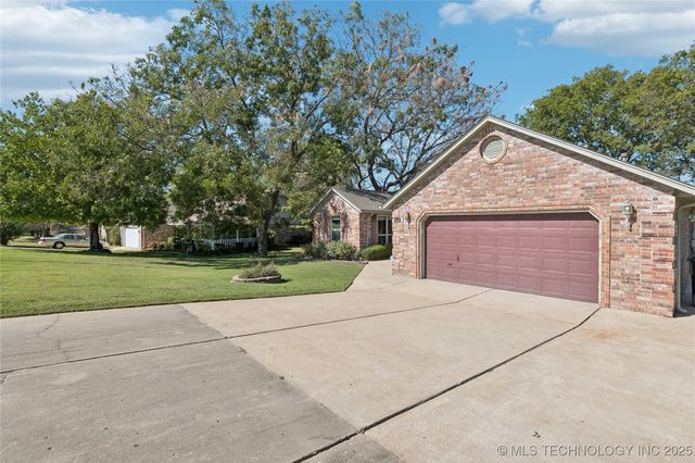 3334 Fairway Street, Claremore, OK 74019