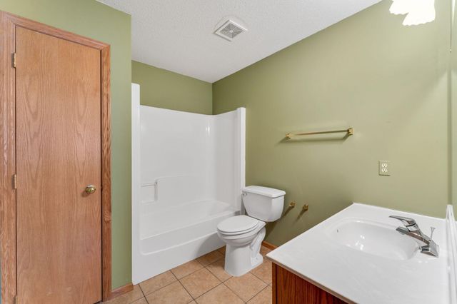 4913 34th Court NW, Rochester, MN 55901