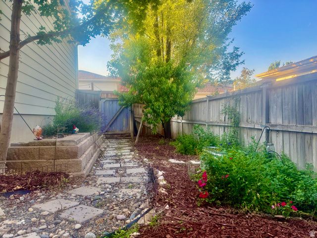 11751 S LAKE RUN RD, South Jordan, UT 84009