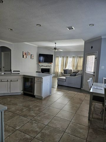 1313 Shelley Drive, Burleson, TX 76028