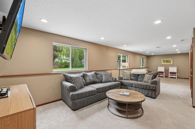 8962 Peony Lane N, Maple Grove, MN 55311