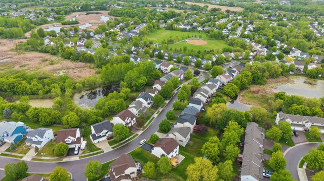 8962 Peony Lane N, Maple Grove, MN 55311