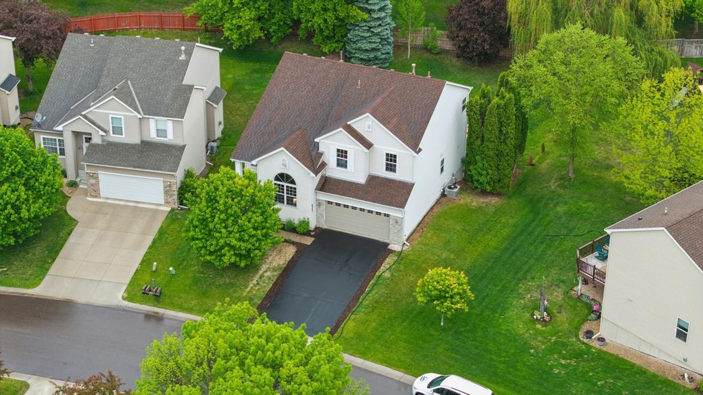 8962 Peony Lane N, Maple Grove, MN 55311