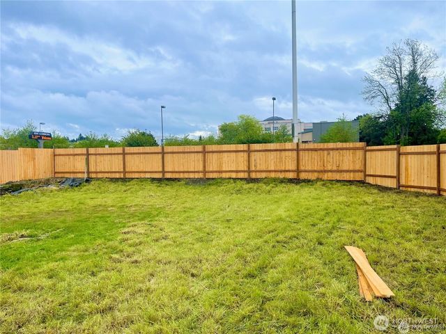 525 W James Street, Kent, WA 98032