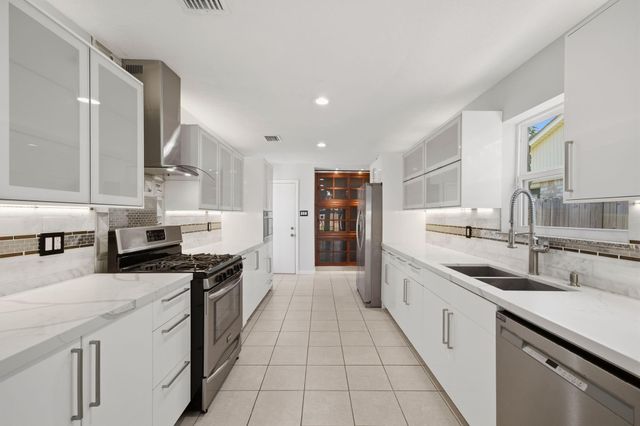 6030 Elkwood Forest Drive, Houston, TX 77088