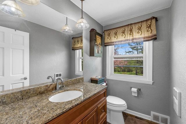 1712 Craftsman DRIVE, New Berlin, WI 53146