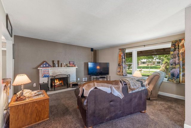1712 Craftsman DRIVE, New Berlin, WI 53146
