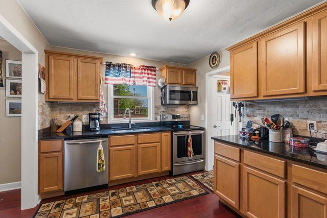 1712 Craftsman DRIVE, New Berlin, WI 53146