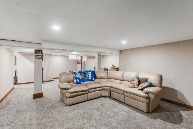 1712 Craftsman DRIVE, New Berlin, WI 53146