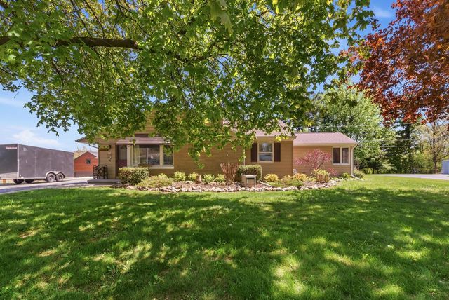 1712 Craftsman DRIVE, New Berlin, WI 53146