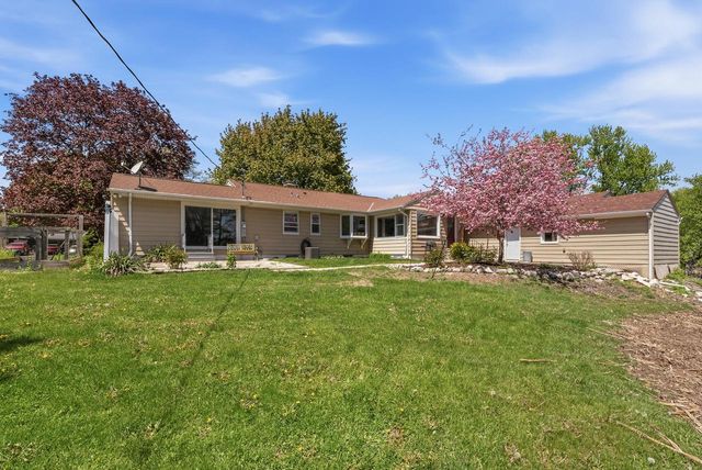 1712 Craftsman DRIVE, New Berlin, WI 53146