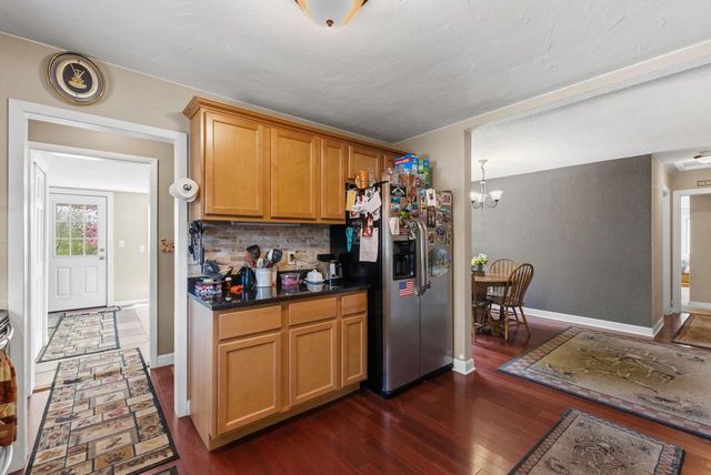 1712 Craftsman DRIVE, New Berlin, WI 53146