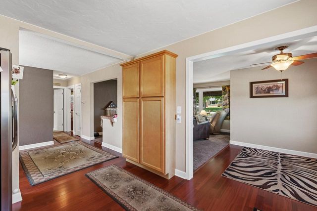1712 Craftsman DRIVE, New Berlin, WI 53146