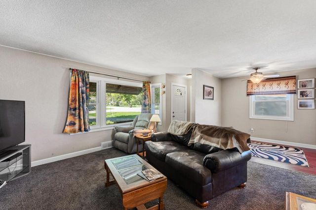 1712 Craftsman DRIVE, New Berlin, WI 53146