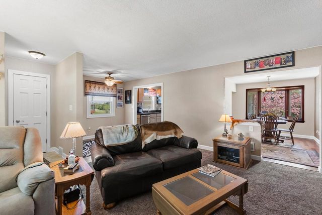 1712 Craftsman DRIVE, New Berlin, WI 53146