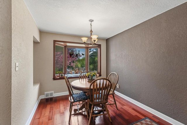 1712 Craftsman DRIVE, New Berlin, WI 53146
