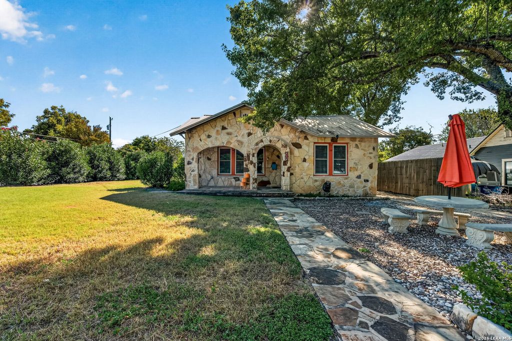 292 S Chestnut, New Braunfels, TX 78130