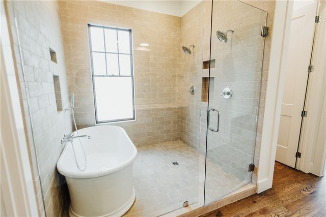 1750 W Markham Road, Fayetteville, AR 72701