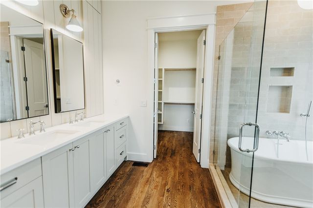 1750 W Markham Road, Fayetteville, AR 72701