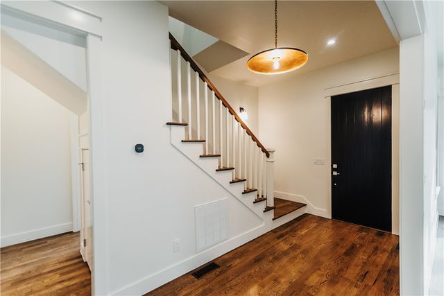 1750 W Markham Road, Fayetteville, AR 72701