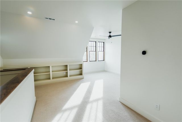 1750 W Markham Road, Fayetteville, AR 72701