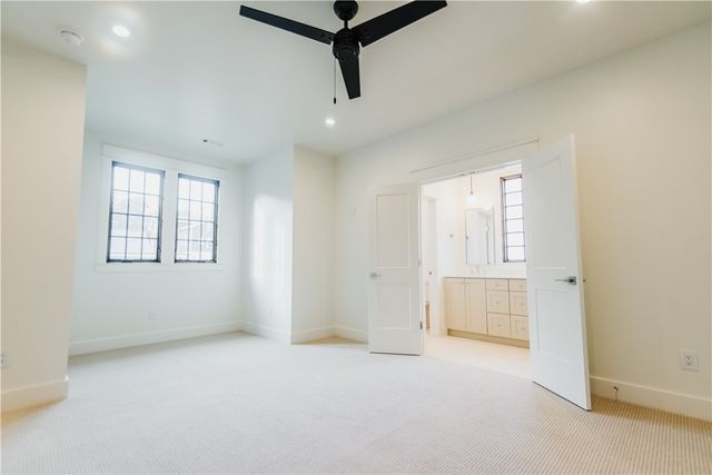 1750 W Markham Road, Fayetteville, AR 72701