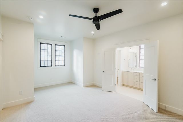 1750 W Markham Road, Fayetteville, AR 72701