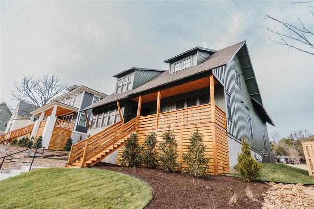 1750 W Markham Road, Fayetteville, AR 72701