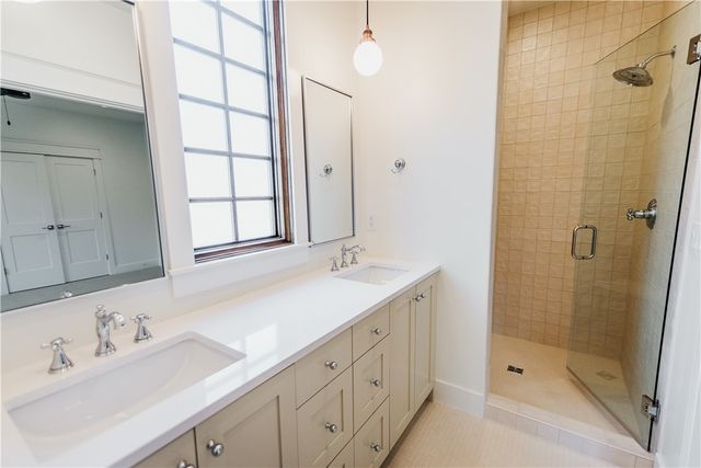 1750 W Markham Road, Fayetteville, AR 72701