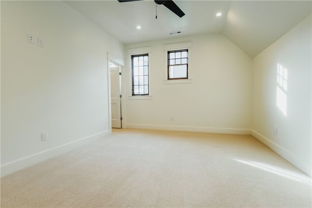 1750 W Markham Road, Fayetteville, AR 72701