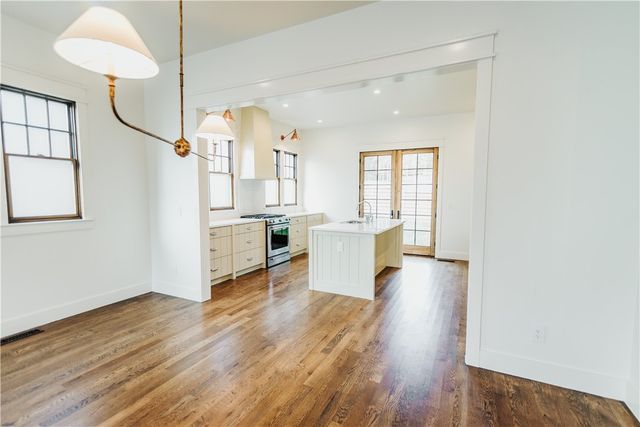 1750 W Markham Road, Fayetteville, AR 72701