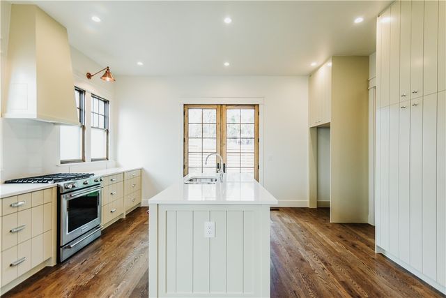 1750 W Markham Road, Fayetteville, AR 72701