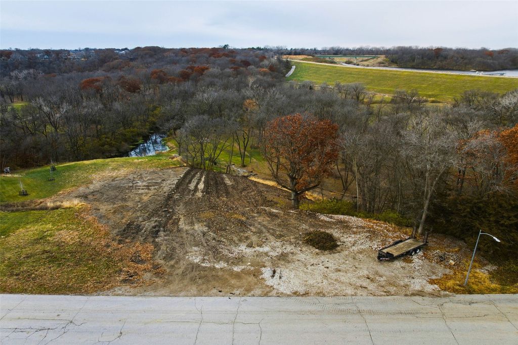 1360 NW Hugg Drive, Polk City, IA 50226