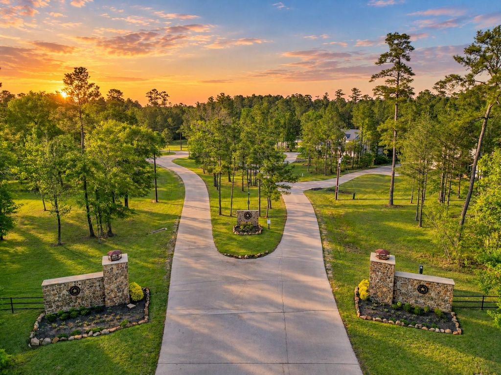 12-2-1 Grand View, Huntsville, TX 77340