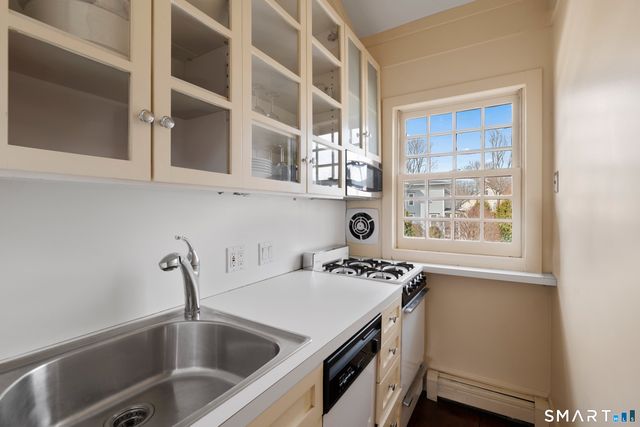 24-26 Lyme Street, Old Lyme, CT 06371