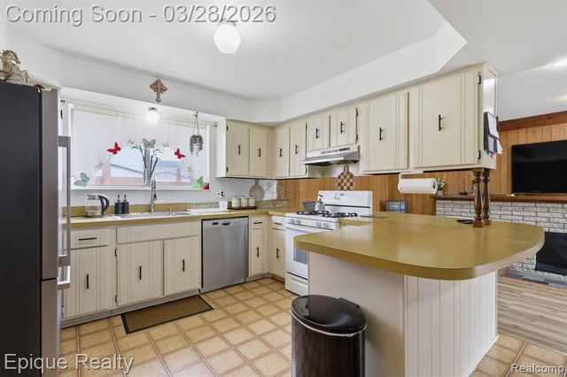 36844 Kyro Court, Sterling Heights, MI 48310