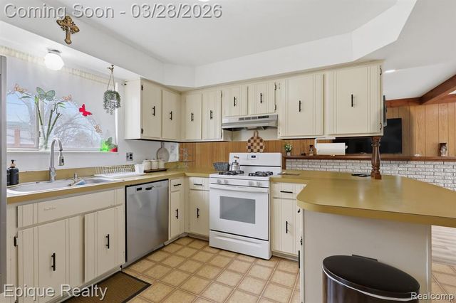 36844 Kyro Court, Sterling Heights, MI 48310