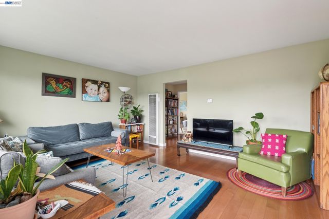 3054 Bona St D, Oakland, CA 94601