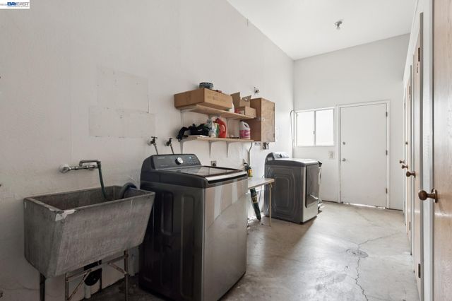 3054 Bona St D, Oakland, CA 94601