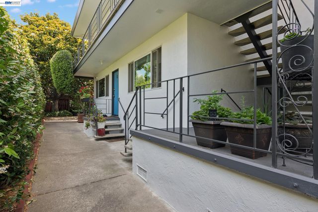 3054 Bona St D, Oakland, CA 94601