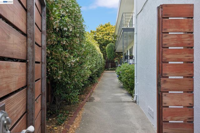 3054 Bona St D, Oakland, CA 94601