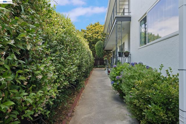 3054 Bona St D, Oakland, CA 94601