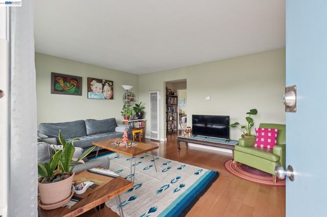 3054 Bona St D, Oakland, CA 94601
