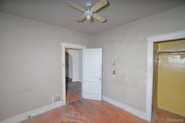 5672 Saint Clair Street, Detroit, MI 48213