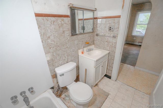 5672 Saint Clair Street, Detroit, MI 48213