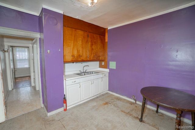 5672 Saint Clair Street, Detroit, MI 48213