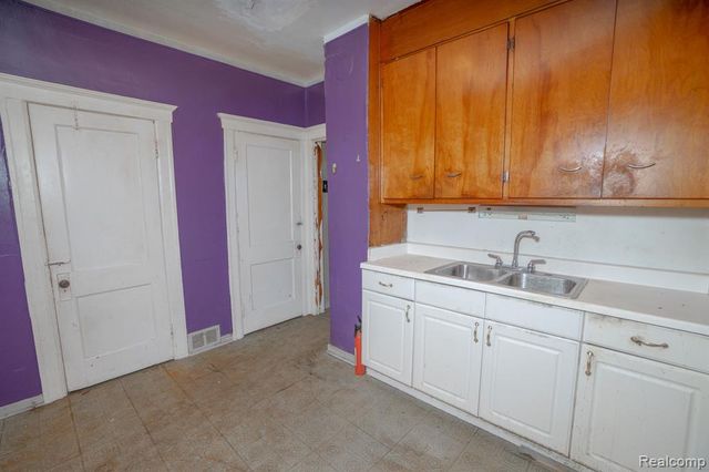 5672 Saint Clair Street, Detroit, MI 48213